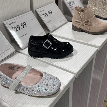 DSW Designer Shoe Warehouse - Shoe Stores Near Me - Cedar Park, Texas DSW Designer Shoe Warehouse - Shoe Stores Near Me - Cedar Park, Texas