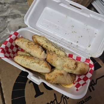 1000° Wood Fired Pizza - Reg Order of bread sticks. - Pizza Near Me - Mt. Summit, Indiana 1000° Wood Fired Pizza - Reg Order of bread sticks. - Pizza Near Me - Mt. Summit, Indiana