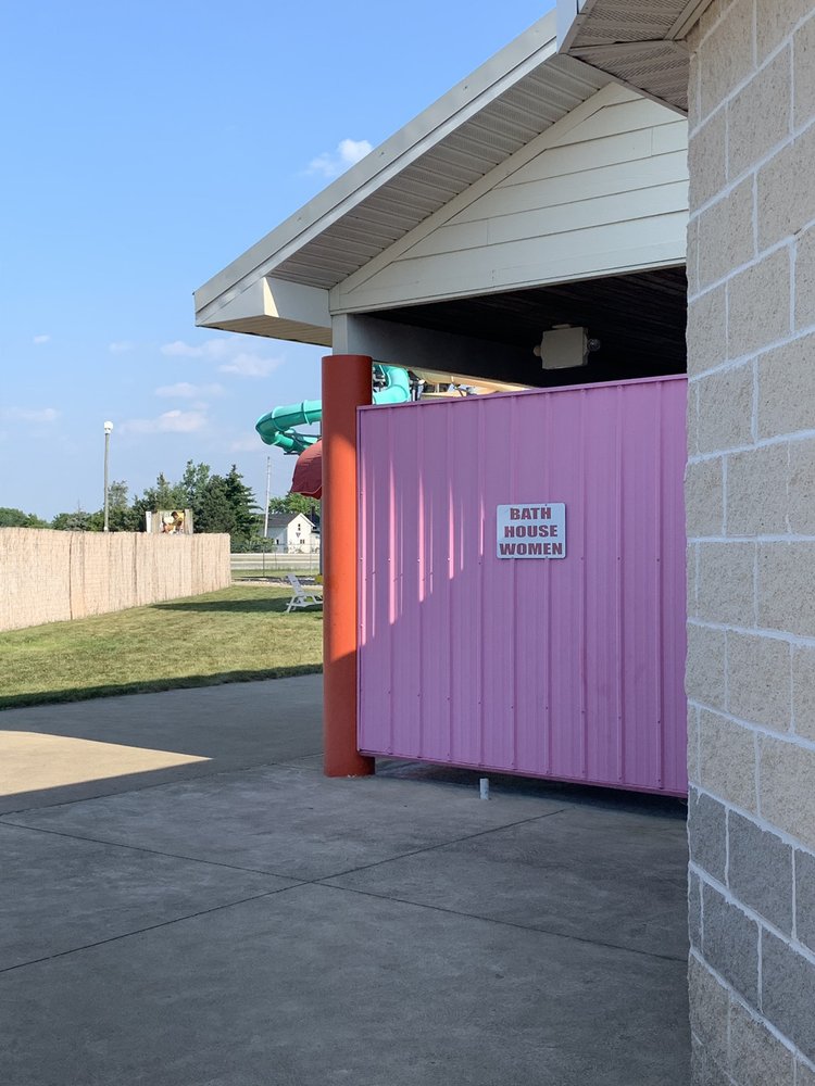 THE WATERING HOLE SAFARI AND WATERPARK AT MONSOON LAGOON 83 Photos