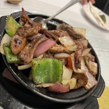 Yee's Cantonese Kitchen - Sizzing Pork Intestine Casseroles - Cantonese Near Me - Chicago, Illinois