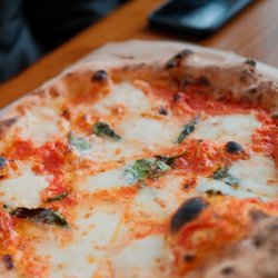 Napoli Pizzeria & Gelateria - Margherita pizza