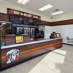 Little Caesars Pizza - Interior front counter