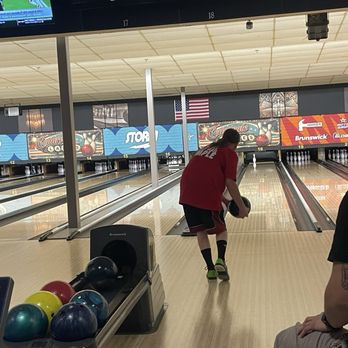 Cedarvale Lanes - In action - Bowling Near Me - Eagan, Minnesota Cedarvale Lanes - In action - Bowling Near Me - Eagan, Minnesota