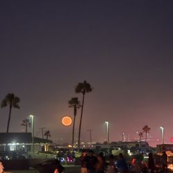 Huntington Beach - That's no strange phenomenon, just smokey skies.
