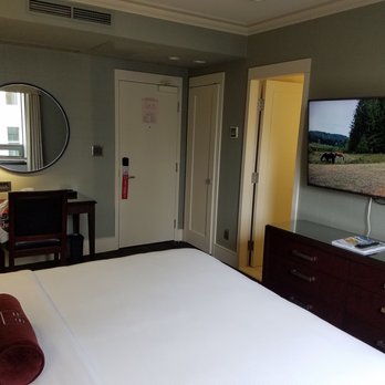 St. Regis Hotel - King room - Hotels Near Me - Vancouver, British Columbia St. Regis Hotel - King room - Hotels Near Me - Vancouver, British Columbia