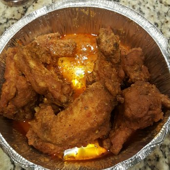 John's Pizza - Not sure if you can see how nasty these wings were by the picture, pretty f*cking awful. Should of went to the real john's..Papa Johns. - Pizza Near Me - Williamstown, New Jersey