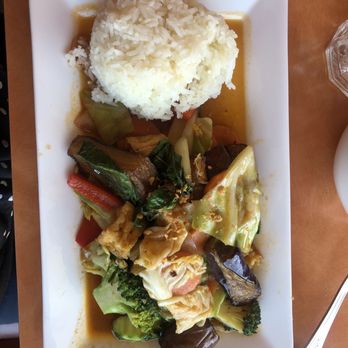 Ginger Thai Kitchen - Crispy Tofu with Steamed Vegetables - Thai Near Me - Salinas, California