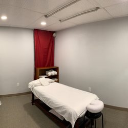 May Sky Massage - Single Room with back walking bars