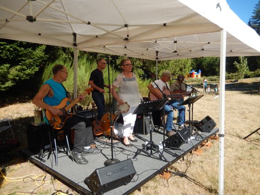 Sweet Springs Family Farm by null