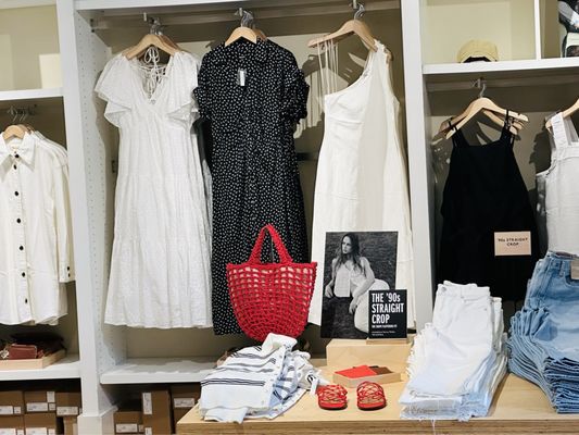 Madewell Bridgeport Village