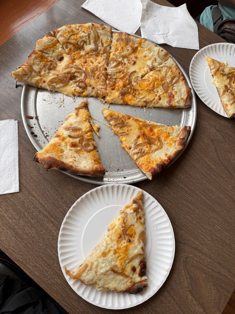 Food from Seve-N-Dots Publik Pizza Place