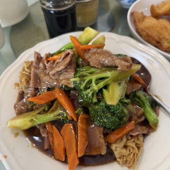 Kunia Chinese Restaurant - Beef Broccoli cake noodle - Chinese Near Me - Waipahu, Hawaii Kunia Chinese Restaurant - Beef Broccoli cake noodle - Chinese Near Me - Waipahu, Hawaii