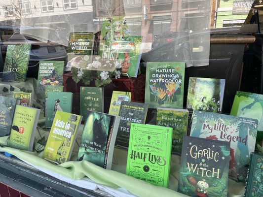 Annie Bloom's Books by null