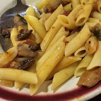 Frank's Trattoria - Pasta with chicken cacciatore sauce - Italian Near Me - New York, New York Frank's Trattoria - Pasta with chicken cacciatore sauce - Italian Near Me - New York, New York