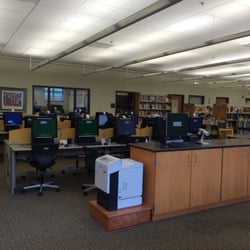 Holly Springs Public Library - Lots of computers