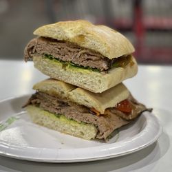 Costco Food Court - Roast Beef Sandwich - IG: @nelson_eats