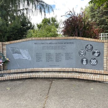 Fort Walla Walla Park - Vietnam Memorial with Memorial Day Tribute @ Fort Walla Walla Park. - Dog Parks Near Me - Walla Walla, Washington Fort Walla Walla Park - Vietnam Memorial with Memorial Day Tribute @ Fort Walla Walla Park. - Dog Parks Near Me - Walla Walla, Washington