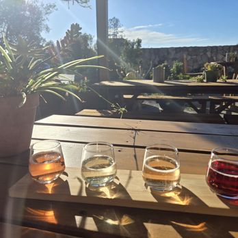 Harvest Moon Winery - Sparkling wine flight! - Wineries Near Me - Santa Rosa, California Harvest Moon Winery - Sparkling wine flight! - Wineries Near Me - Santa Rosa, California