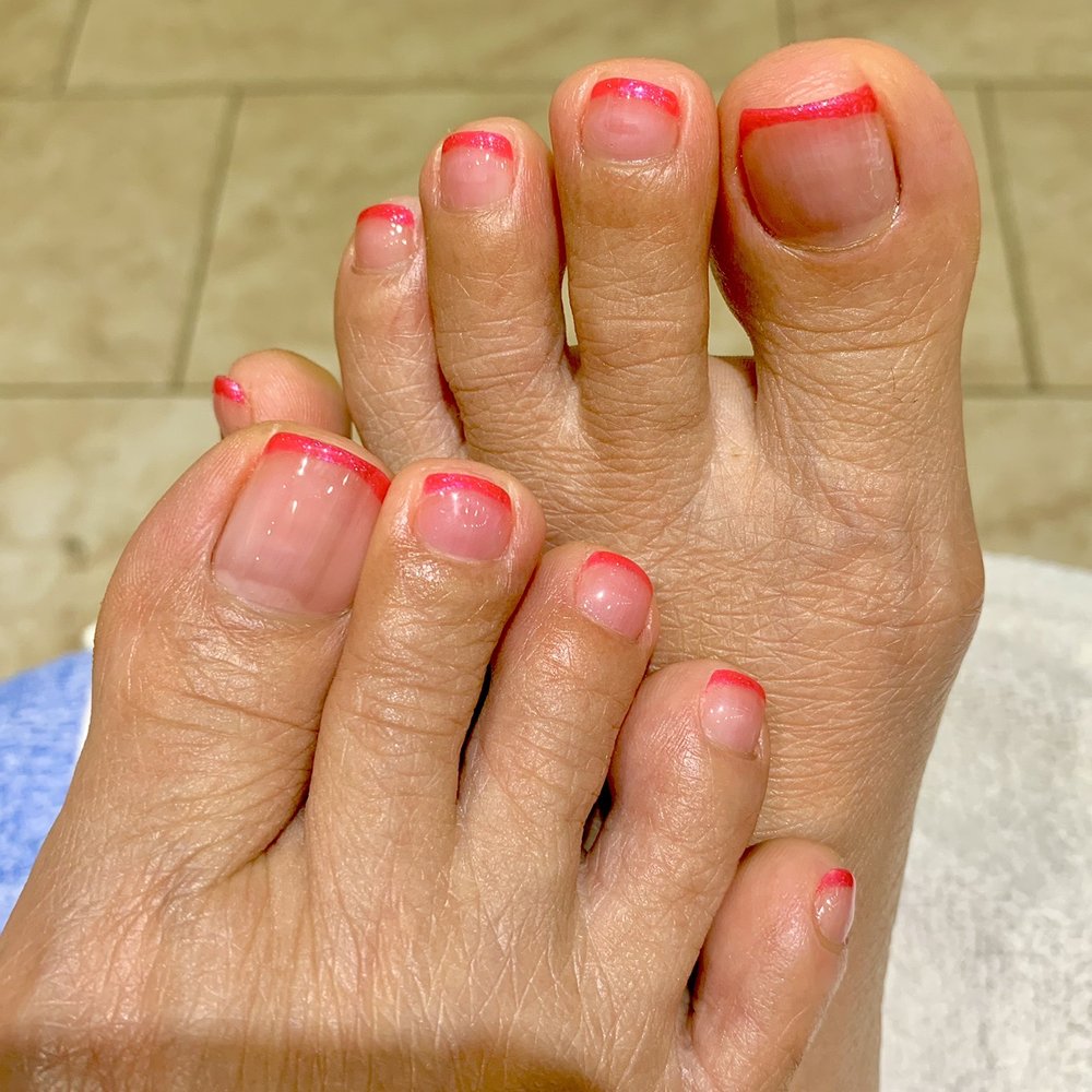 Amazing pink Frence tips. I love it for summer