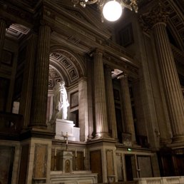 Statue of St. Paul Vicente (Sancto Vicente a Paulo) - L'église de la Madeleine (Madeleine Church)