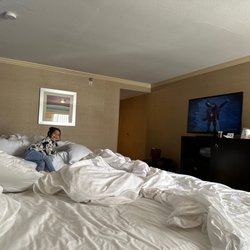 Holiday Inn Express Port Hueneme - My princess chilling watching TV