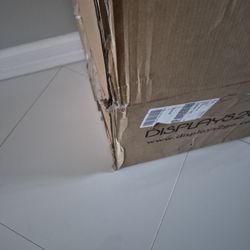 Displays2Go - Crushed shipping box