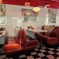 Georgie's Diner - Interior