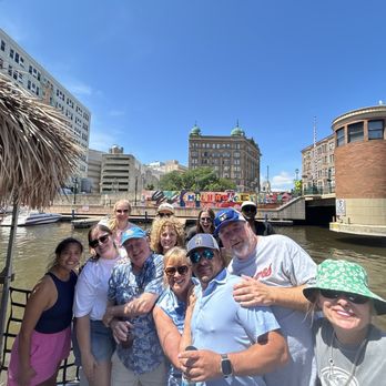 Paddle Tavern - Boat Tours Near Me - Milwaukee, Wisconsin Paddle Tavern - Boat Tours Near Me - Milwaukee, Wisconsin