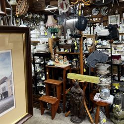 Waterside Antique Centre - 2nd floor
