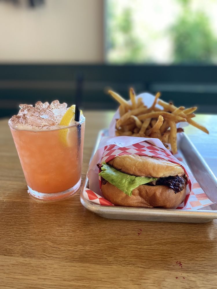 HAMBURGER HUT 158 Photos & 160 Reviews 576 N Coast Hwy 101