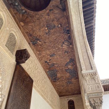 La Alhambra y El Generalife - Landmarks & Historical Buildings Near Me - Granada, GR La Alhambra y El Generalife - Landmarks & Historical Buildings Near Me - Granada, GR