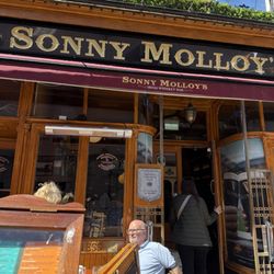 Sonny Molloy's Irish Whiskey Bar - Outside