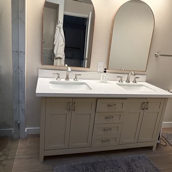 Paintlosophy - Quality paint used and fantastic color choices to tie the floor and wall tiles together. - Painters Near Me Paintlosophy - Quality paint used and fantastic color choices to tie the floor and wall tiles together. - Painters Near Me