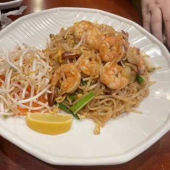 ZumoThai - This is a new Thai food and sushi restaurant that's full of ingredients and fresh. Five people ate 100 bucks. It's great. I'll come again - Asian Fusion Near Me - Washington, DC, District of Columbia