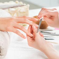 Alli's Nails - We do nails!