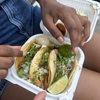 Tacos El Bronco - Food Trucks Near Me - Brooklyn, New York