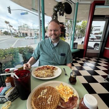 George's 50's Diner - Diners Near Me - Long Beach, California