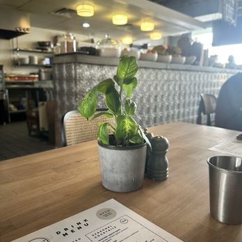 Ollie Vaughn's - Ambiance - Sandwiches Near Me - Phoenix, Arizona