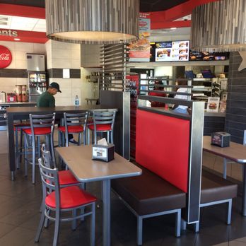 Hardee's - Dining room - Fast Food Near Me - Santa Rosa, Florida
