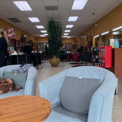 Anayt Barber Shop - Perspective from the waiting area