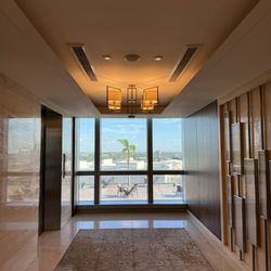 Richmonde Hotel - Elevator bank