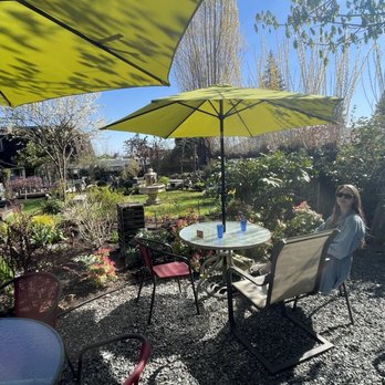 Owl’s Nest - Garden seating area - Breakfast & Brunch Near Me - Chemainus, British Columbia Owl’s Nest - Garden seating area - Breakfast & Brunch Near Me - Chemainus, British Columbia