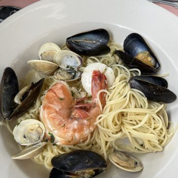 Oceans - Oceans pasta with scallops, shrimp, clams and mussels - Seafood Near Me - Cathedral City, California