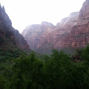 Weeping Rock - Hiking Near Me - Springdale, Utah