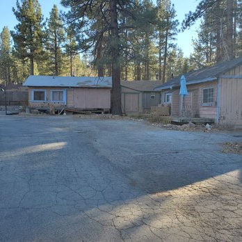 Snow Bear Lodge - The driveway to my unit. - Hotels Near Me - Big Bear Lake, California Snow Bear Lodge - The driveway to my unit. - Hotels Near Me - Big Bear Lake, California