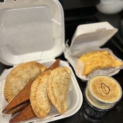 PR Bakery By Diana - Empanadillas de camarones, pulpo y jueyes. Alcapurria de Yuca y Alcapurria de Guineo. Flan de queso