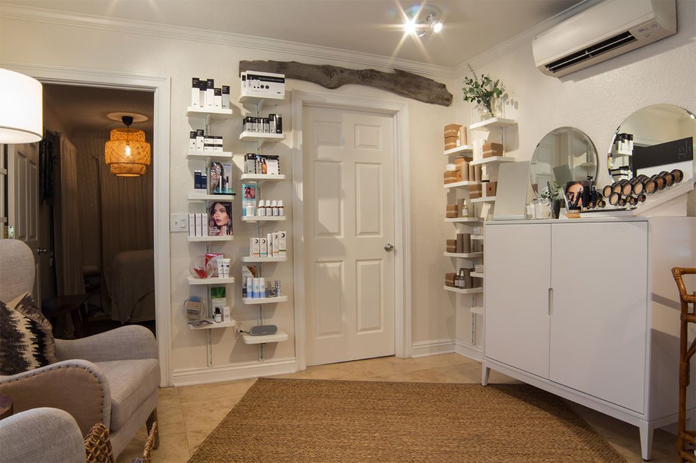 OM Skincare Waxing Logo