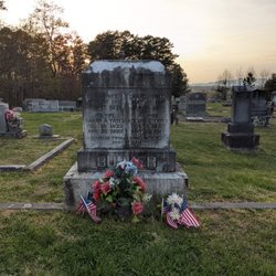 The Grave of Chang and Eng Bunker - The Grave of Chang and Eng Bunker, Mount Airy