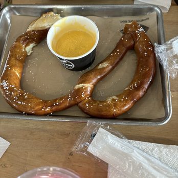 Smoke & Fire Social Eatery - Giant Pretzel W/ Cheese Sauce - Comfort Food Near Me - Paramount, California