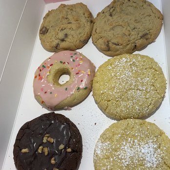 Crumbl - Kendall - Bakeries Near Me - Miami, Florida